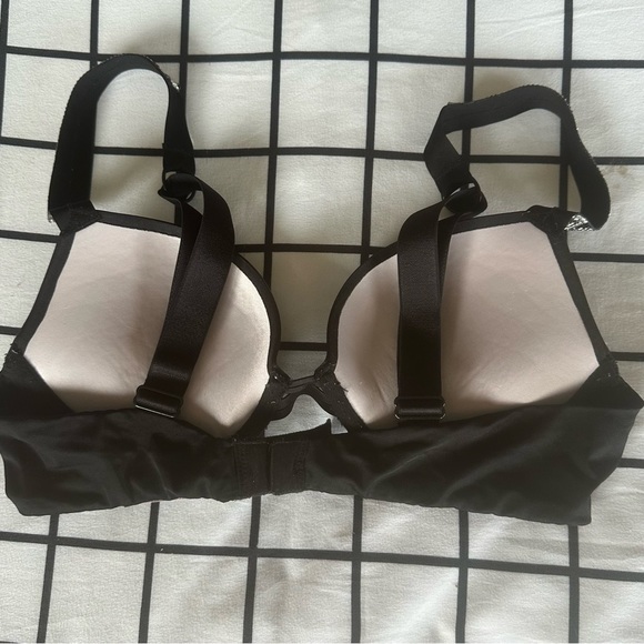 34A Victoria’s Secret Very Sexy Smooth Shine Chain Strap Push-Up Bra - Picture 5 of 8